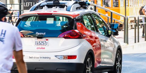 RoboTaxi a San Francisco, cittadini e pompieri esasperati: “Il servizio va tolto, fanno solo danni”