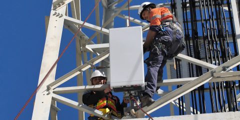 Spettro radio, verso l’innalzamento dei limiti. Nuove norme contro spreco e rischio accaparramento