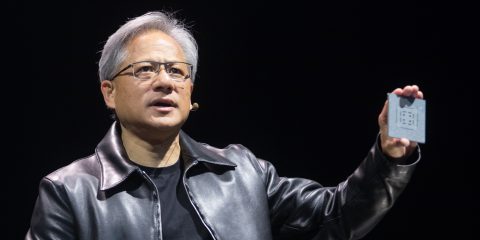 IA, la vendita dei chip fa raddoppiare i ricavi di Nvidia. E il ceo Huang ha 42 miliardi di dollari