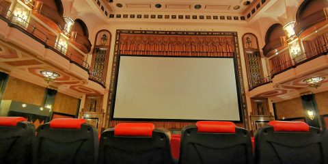 “Tassa di scopo alle piattaforme per salvare i cinema”. La proposta dopo la chiusura dello storico ‘Odeon’ di Milano