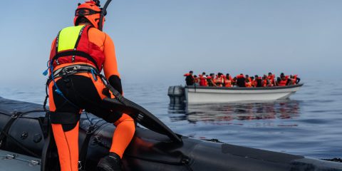 Le migrazioni e il caos globale reale tra distopie mediatiche ed elettorali