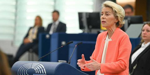 Stato dell’Unione. Digitale, ambiente, energia, von der Leyen: “Futuro dipende da scelte di oggi” (video)