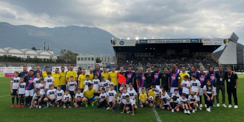 Poste italiane in campo contro i campioni della storia recente del calcio