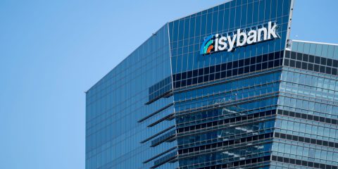 Intesa Sanpaolo comunica a 2 milioni di clienti il passaggio a Isybank, ma “possono dire di no entro febbraio 2024″