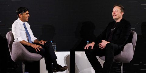 AI, Musk mette in imbarazzo Sunak: ‘Con l’AI non sarà più necessario lavorare’ (video)