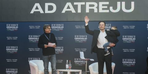 Musk: “Sì a normative per l’AI. È rischiosa e va supervisionata per beneficiare dei suoi vantaggi”