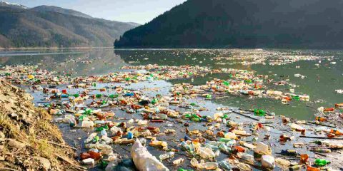 Inquinamento, i 10 fiumi che scaricano più plastica negli oceani
