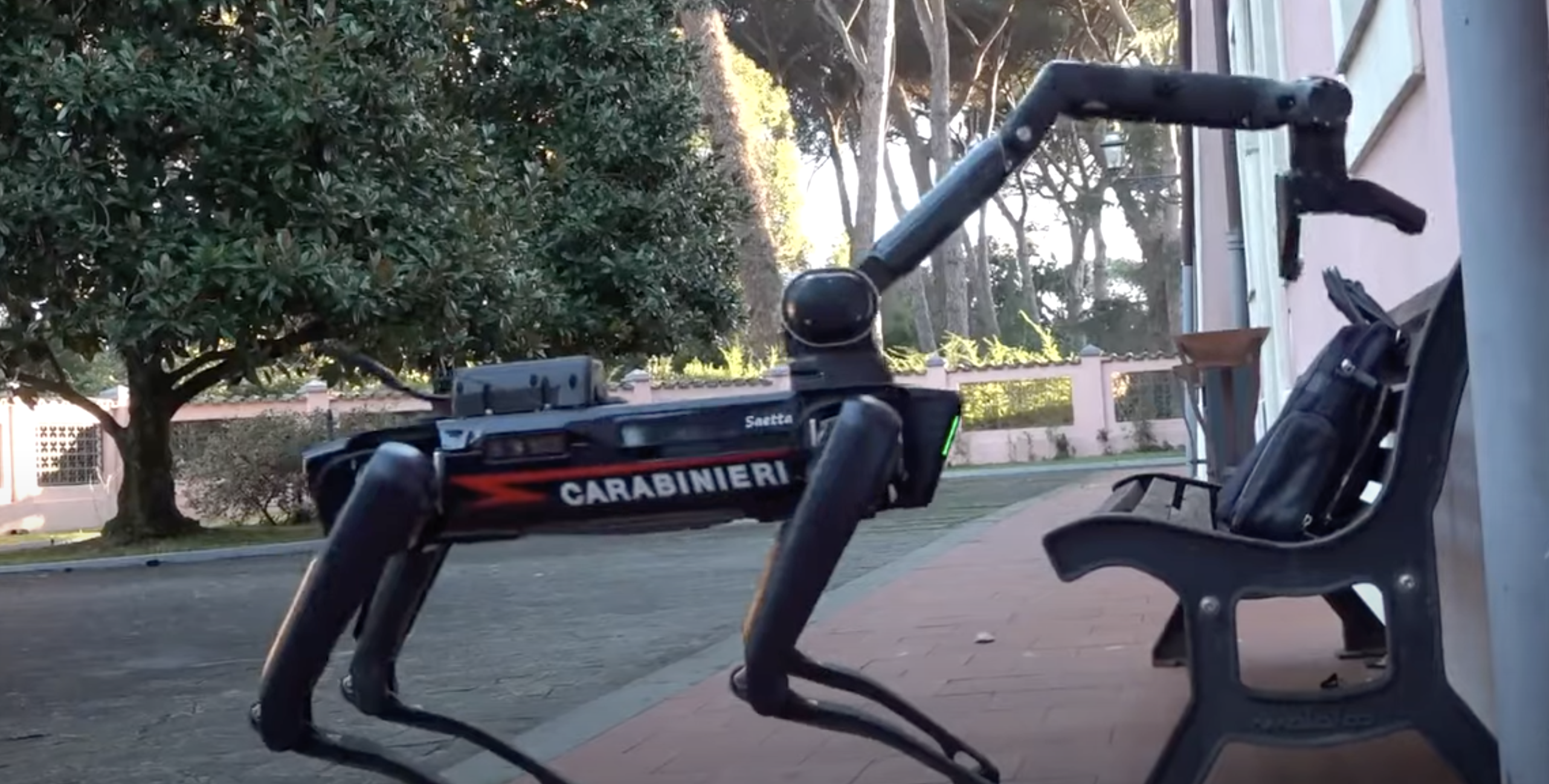 L'Arma dei Carabinieri arruola 'Saetta', primo cane robot