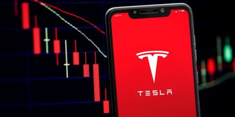 Elon Musk, a quando il lancio del Tesla Phone 6G?