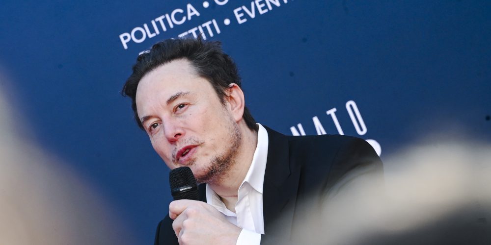 Musk: l’AI e la robotica trasformeranno il lavoro in un’attività opzionale entro 10-20 anni