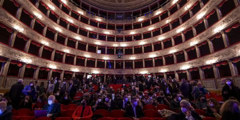 Teatro di Roma: quando il bue da del cornuto all’asino