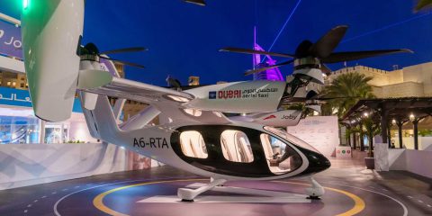Dubai dall’alto con i taxi aerei, primi voli nel 2026 (video)