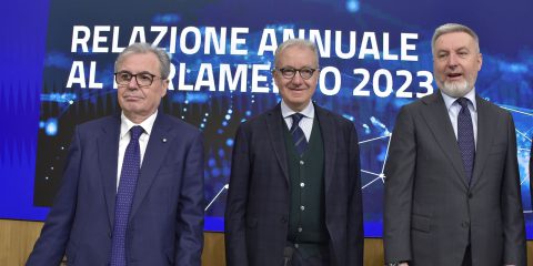 Attacchi cyber, Frattasi: “Solo 300 andati a buon fine”. Mantovano: “In Italia in un anno DDoS più del 625%”. TLC tra le più colpite