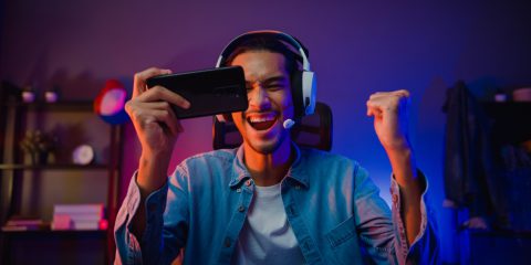 Cinema e concerti, ecco a che cosa si rinuncia per il mobile gaming