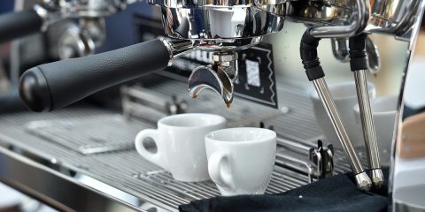 Prezzo del caffè, in un anno +69,9% per i contratti future