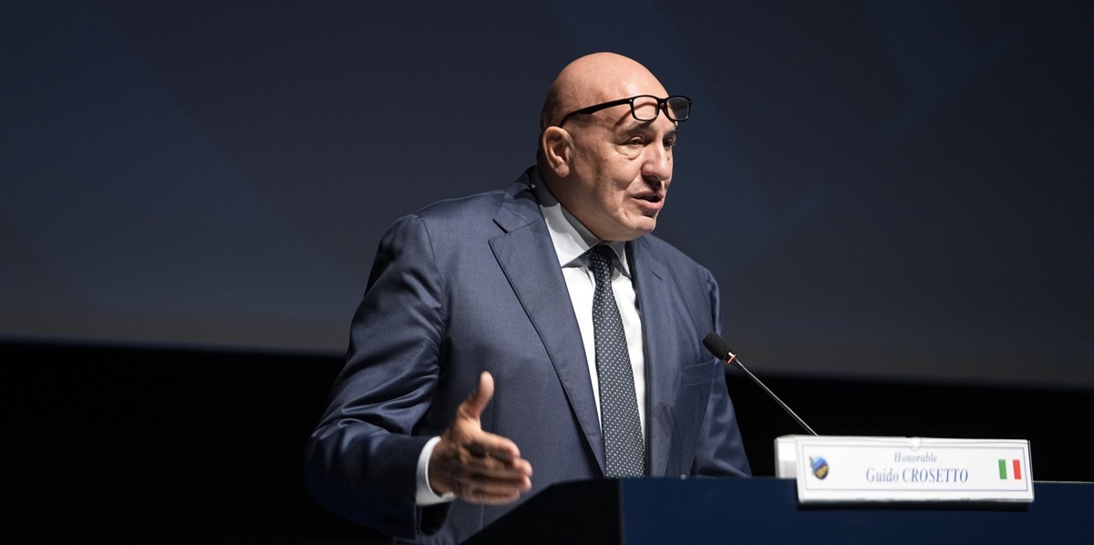 Forze Armate e Spazio, Crosetto guarda a Musk come ispirazione per la “Difesa” del futuro