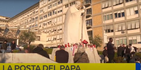 Poste Italiane, un fiume di lettere per Papa Francesco