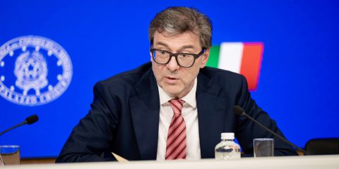 La Giornata Parlamentare. Governo approva il DEF, crescita dimezzata