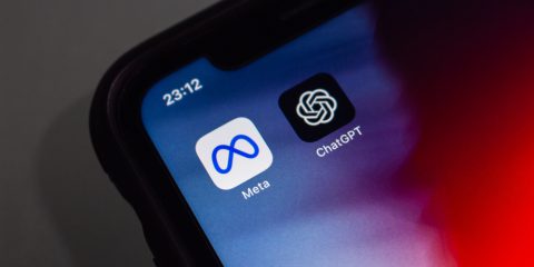 Meta lancia un’app di AI per competere con ChatGPT