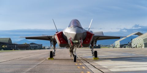 Starlink, dopo i treni anche i caccia F-35 italiani e Marina?