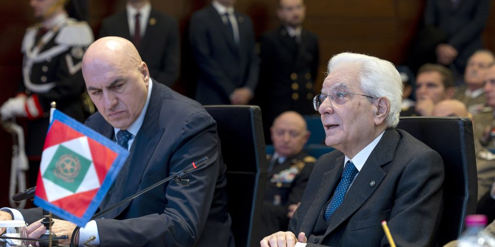 Spazio, il Consiglio di Difesa: “Scongiurare la sua occupazione”. L’asse Mattarella-Crosetto prende tempo su Starlink?