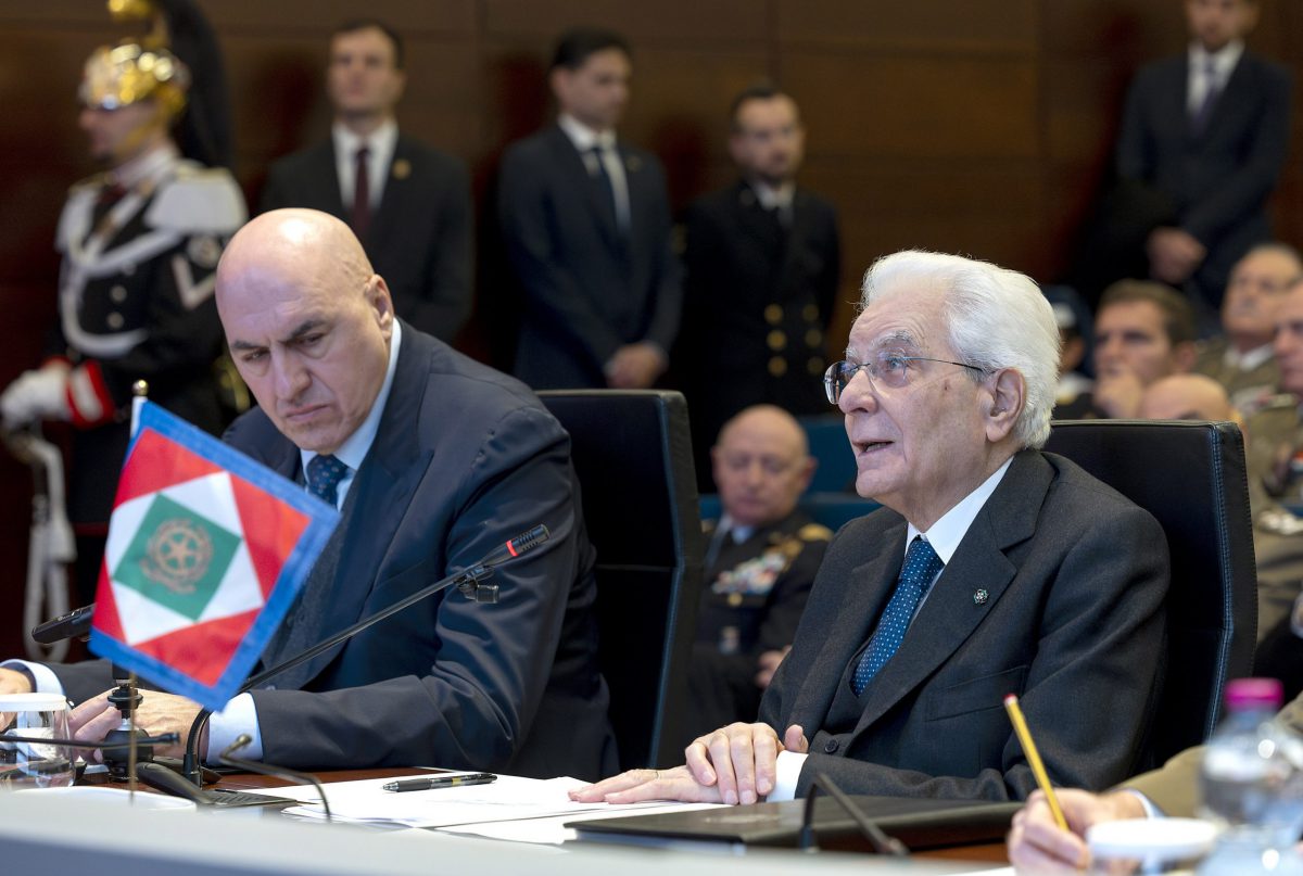 Spazio, il Consiglio di Difesa: “Scongiurare la sua occupazione”. L’asse Mattarella-Crosetto prende tempo su Starlink?