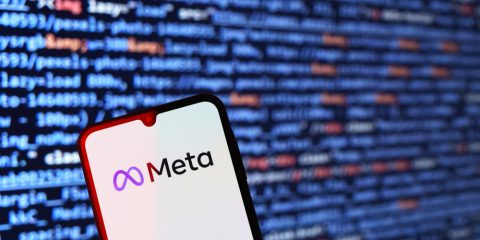 Meta addestra l’AI con i dati degli utenti europei, via libera dal garante irlandese. Dissenso degli attivisti e rischio ricorsi