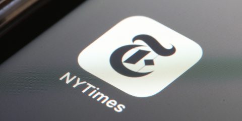 AI, il NYT firma un accordo con Amazon per l’uso dei suoi contenuti. Ma non era contrario?