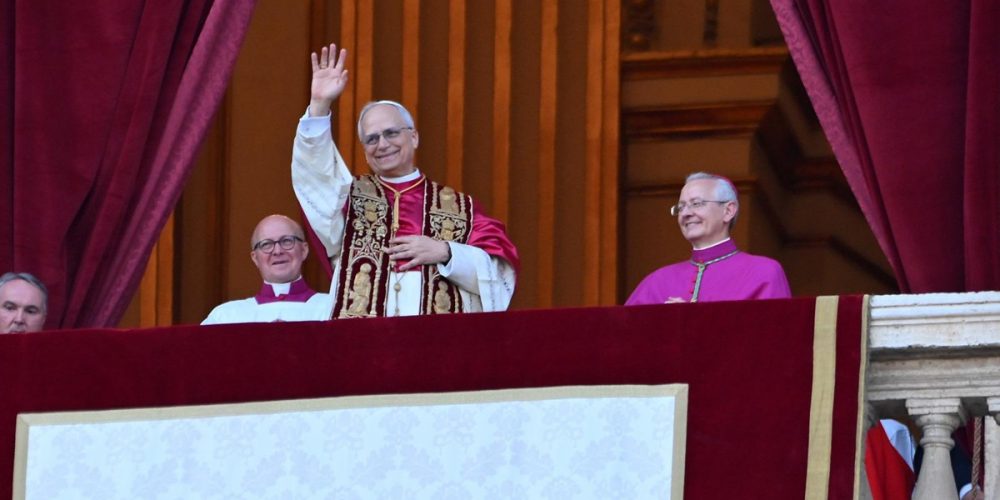 La Giornata Parlamentare. Papa Leone XIV, i messaggi di Mattarella e Meloni. Bruxelles chiede conto all’Italia sul MES. Veneto al voto a novembre