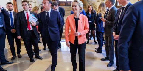 Ricercatori in fuga da Trump, l’UE mette 500 milioni di euro per attrarli. Polemica Roma-Parigi, ma a chi giova?