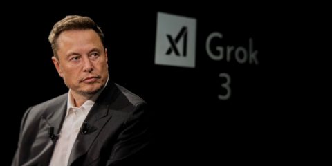 Trump martella il copyright per rendere più libera l’AI? Dietro c’è sempre Musk col suo chatbot Grok