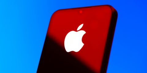 Apple citata in giudizio dagli azionisti per presunte dichiarazioni fuorvianti sui piani AI