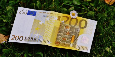 Bonus bollette, contributo straordinario in arrivo: ecco chi riceverà lo sconto