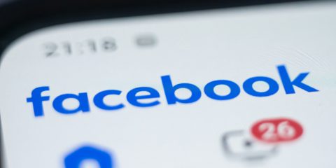 Facebook inizia ad alimentare la sua AI con foto private e non pubblicate