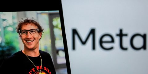 Zuckerberg d’Arabia: strappati tre top manager a OpenAI a colpi di maxi bonus