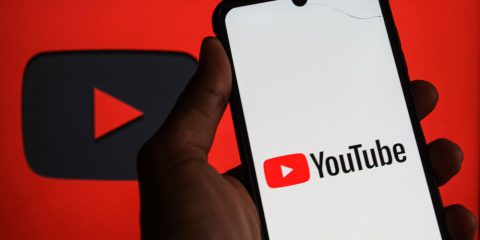 Google utilizza i video di YouTube per addestrare l’AI? Una mossa che mette in difficoltà i creator e le aziende dei media