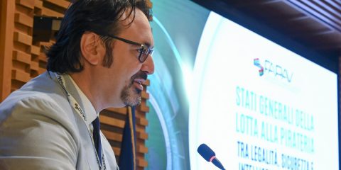 Pirateria online, persi 900 milioni di euro di PIL. Bagnoli Rossi: “Estendere Piracy Shield a film e serie di prima visione”