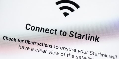 Starlink down, internet non funziona per ore. Guasto critico ai servizi software interni