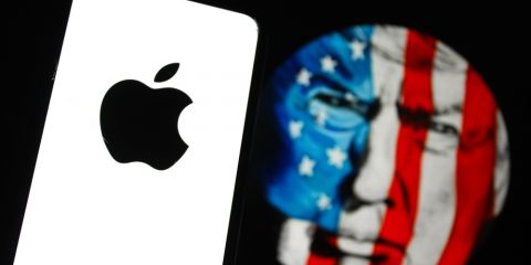 Apple segue gli ordini di Trump: investirà 600 miliardi negli USA nei prossimi 4 anni