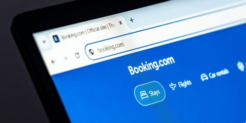Booking.com, sciopero nazionale dei dipendenti italiani contro i licenziamenti dovuti all’AI