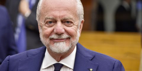 Diritti Tv calcio, il lodo De Laurentiis: ‘Serie A a 16 squadre e in chiaro con pubblicità su Rai e Mediaset’