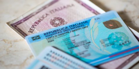 Documenti d’identità rubati dagli hotel italiani, decine di migliaia in vendita sul dark web