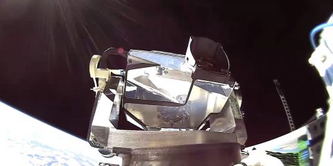 SpaceX mostra i suoi ‘mini-laser’ nella fabbrica di satelliti di Starlink