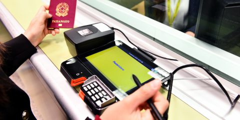 Passaporti alle Poste, erogati 100mila