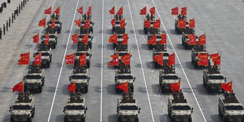 Cina. L’AI in parata militare con droni, robot e armi automatizzate