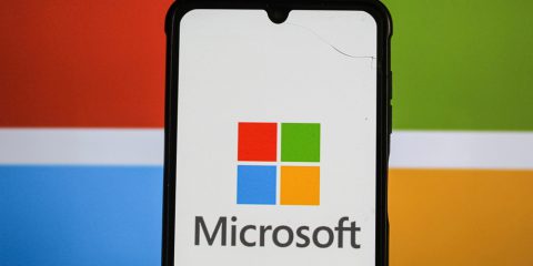 Microsoft ridurrà la dipendenza da OpenAI acquistando soluzioni AI dal rivale Anthropic