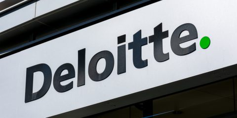 Deloitte costretta a rimborsare il Governo australiano: ha scritto (male) un report con l’AI