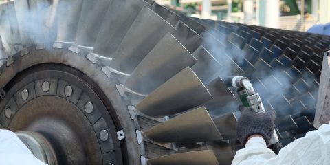 L’AI rilancia il gas naturale, ma la corsa alle turbine mette in crisi il processo di decarbonizzazione