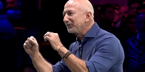 Data center spaziali, Bezos: “Possibili tra 10 e 20 anni grazie a raffreddamento naturale e all’energia solare”