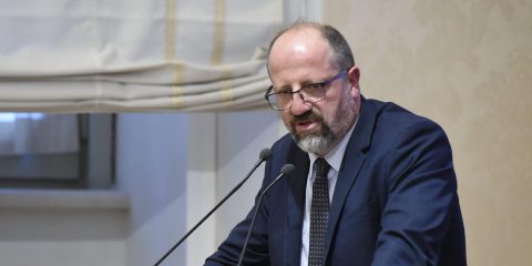 Italia 1 Giga, Iaria (M5S) replica a Foti: ‘Perché i voucher soltanto per il satellite?’. Il ministro: ‘Non sono amichetto di Starlink’